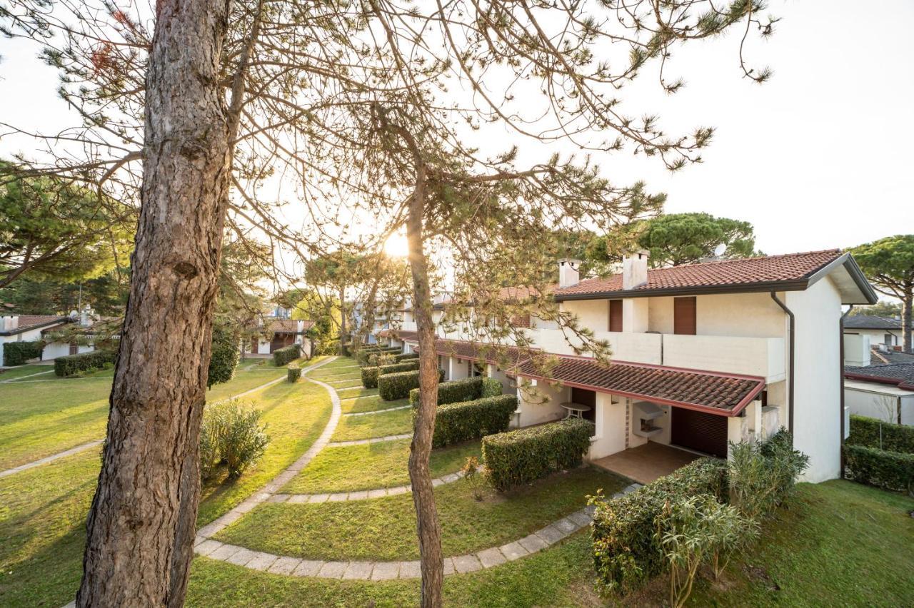 Villaggio Club Dei Pini Bibione Bagian luar foto