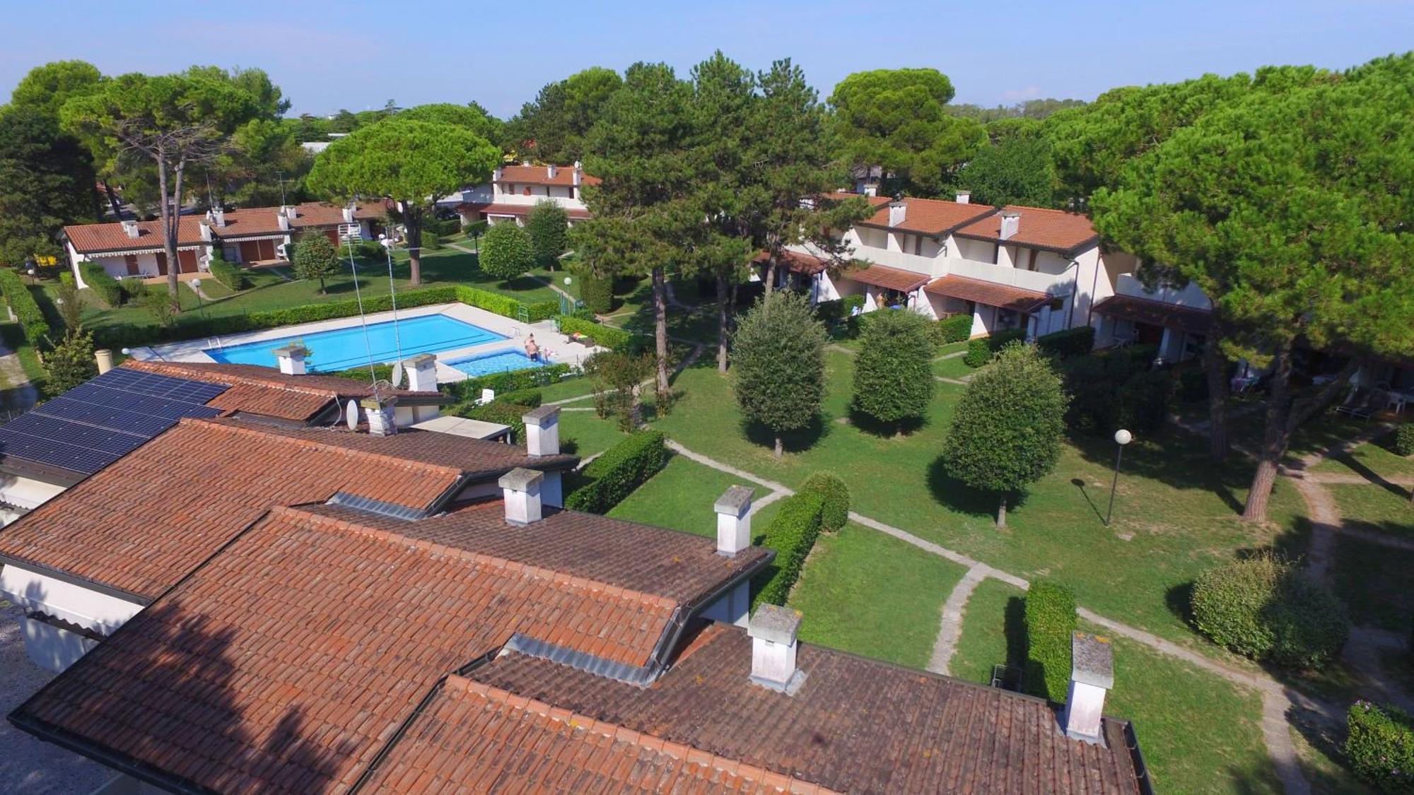 Villaggio Club Dei Pini Bibione Bagian luar foto