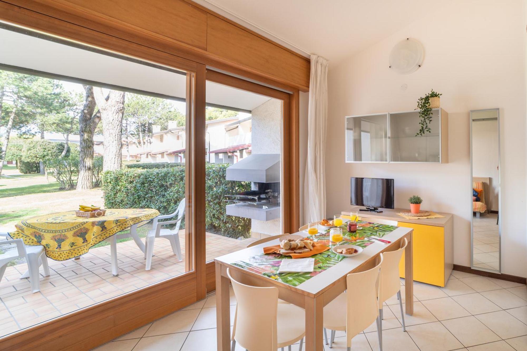 Villaggio Club Dei Pini Bibione Bagian luar foto