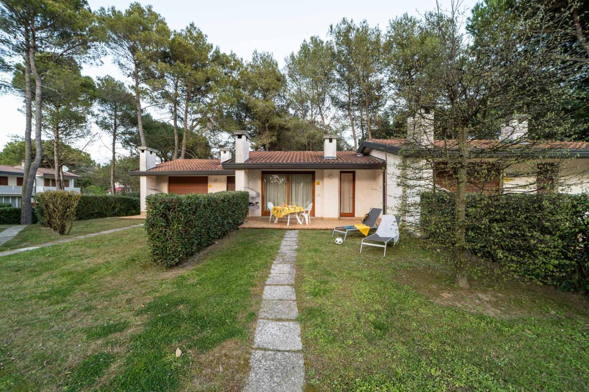 Villaggio Club Dei Pini Bibione Bagian luar foto