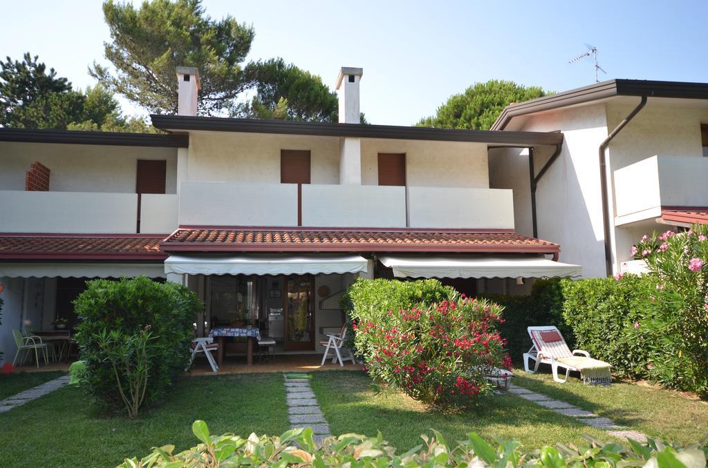 Villaggio Club Dei Pini Bibione Bagian luar foto